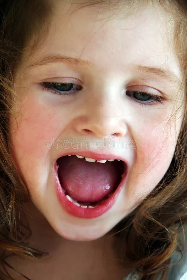 Mouth loading. Tongue девочка. child open mouth с языком smile. рот девочки из школы. ребенок в экстазе.