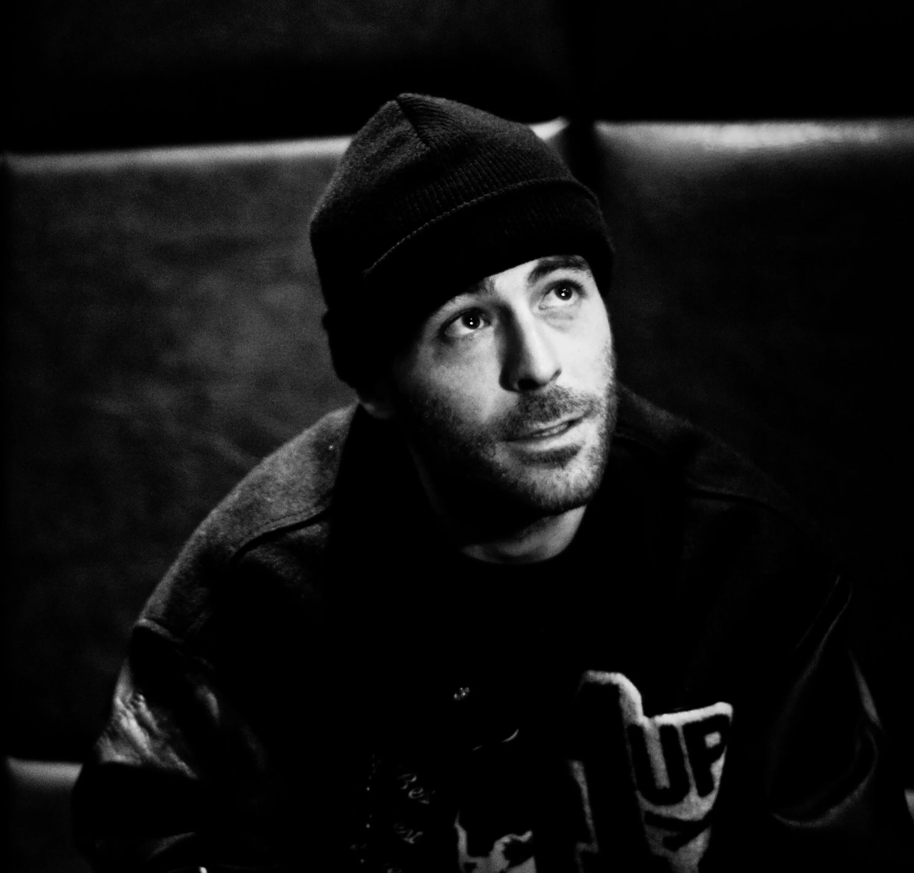 Продюсер alchemist. The alchemist. Фото рэпер alchemist. The alchemist. Пауло коэльо алхимик сантьяго.