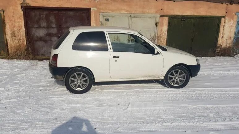 Тойота старлет иркутск. Toyota Starlet 1998 г..