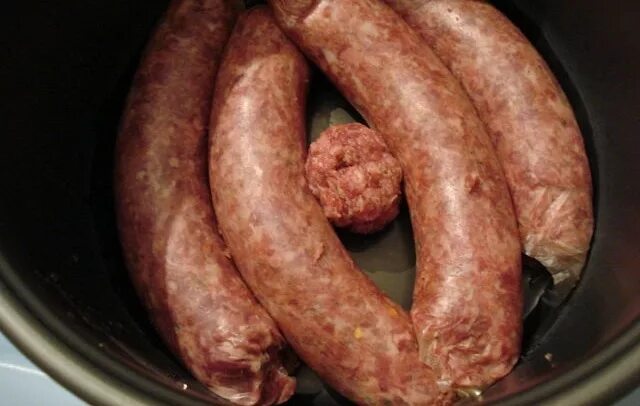 Печеночная рубленная колбаса. Домашняя колбаса. Сосиски в мультиварке. Колбаса жареная по ленинградски ттк. Мясной хлеб ольга матвей.