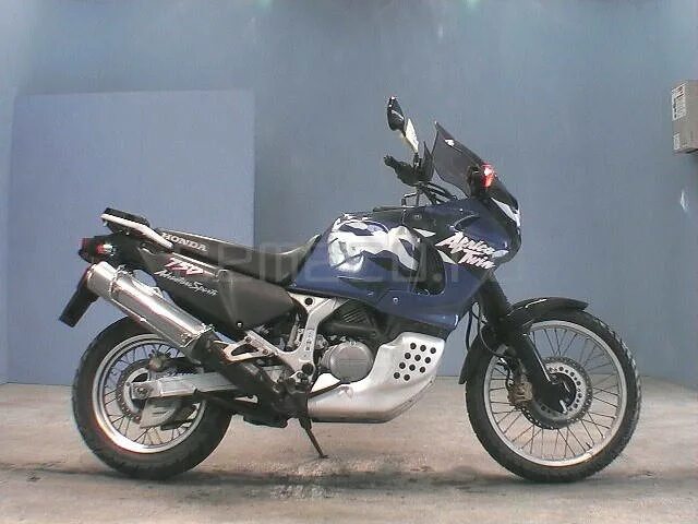 Хонда твин 750 купить. Honda Africa Twin 750. Honda XRV 750 Africa Twin. Мотоцикл Хонда Африка Твин 750. XRV 750 Africa Twin.