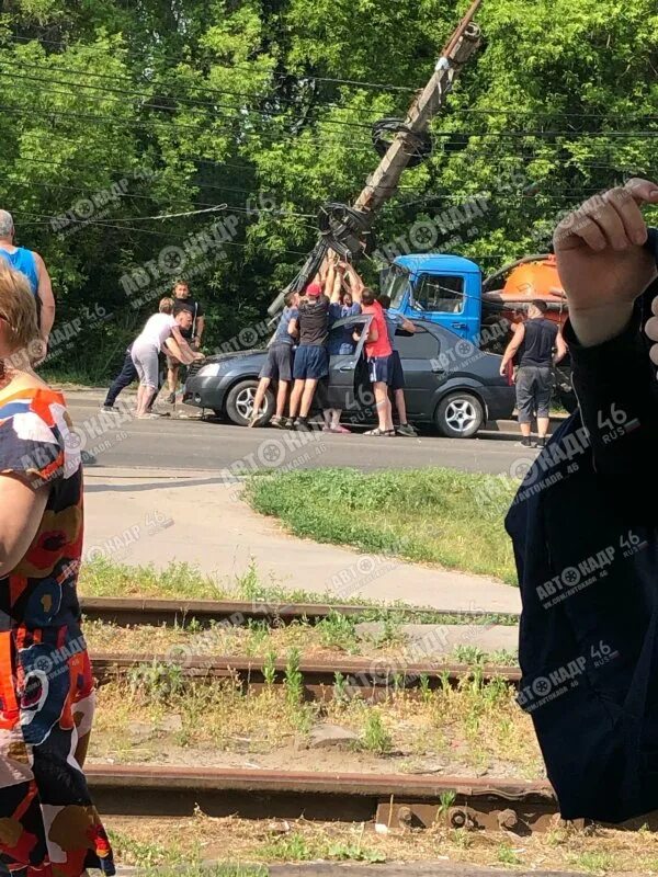 Курск сбитая колонна. Автокадр 46 курск. столбовая сбили человека.