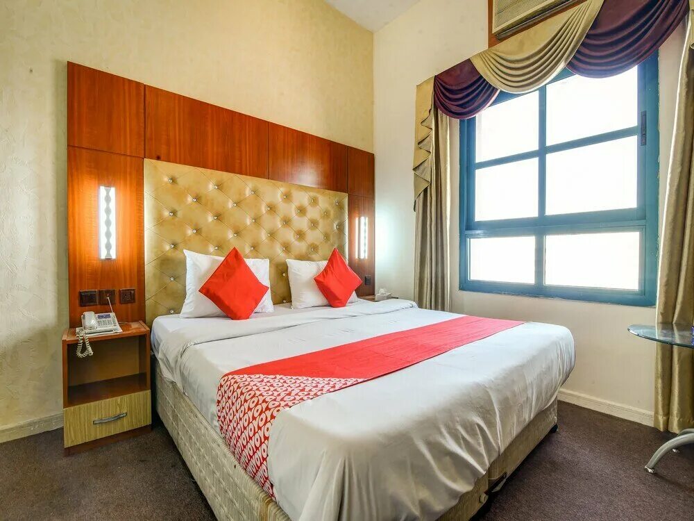 Mariana Hotel Dubai 1* (Дейра). Отель в Дубае Hyatt Baniyas Square Hotel. Отель в Дубае с красными пингвинами. Sahara Hotel Dubai.