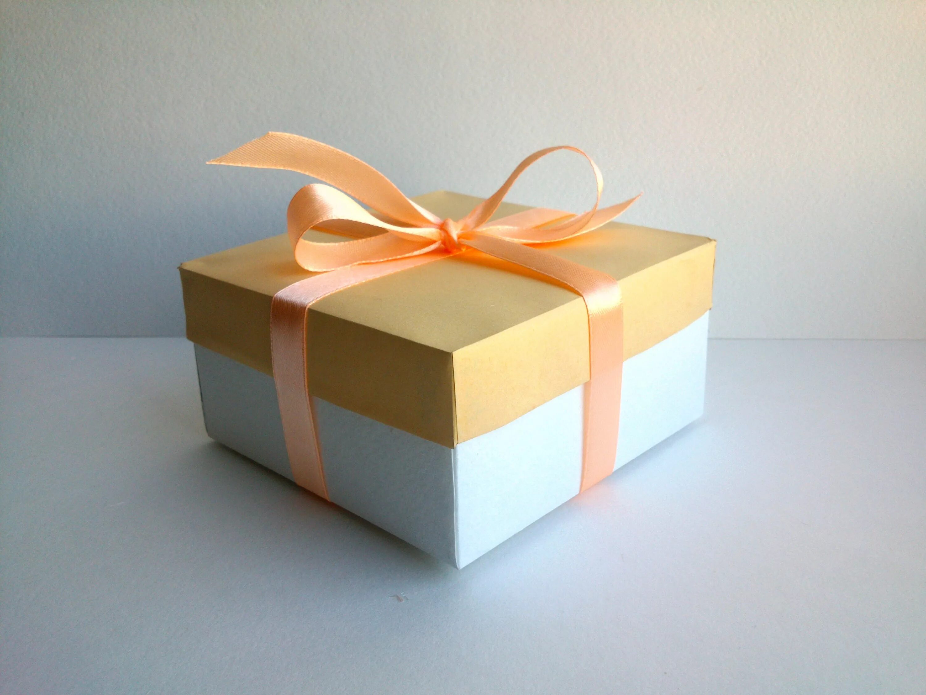 Present papers. Коробки Gift. Коробка подарок летом. Your present коробка. Идеи подарочных коробок с крышкой.