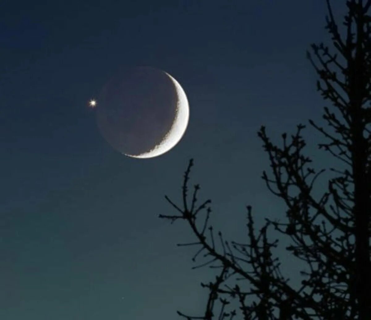 Луна в марте 24г. Неполная Луна. Молодая Луна. Серп Луны. Луна месяц.
