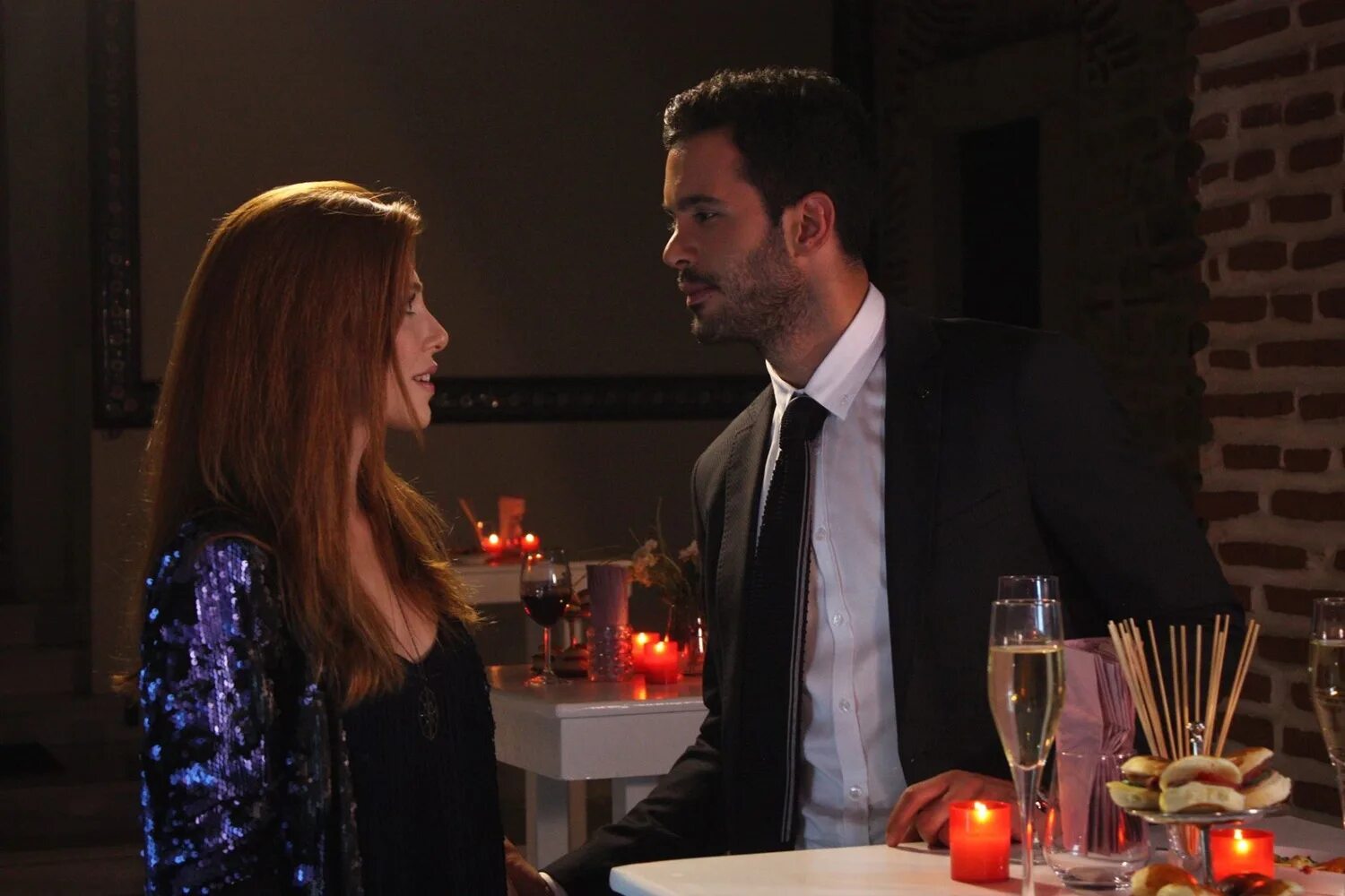 Любовь напрокат. Турецкий сериал дефне и омер. Любовь напрокат 40 на русском. Турецкий сериал любовь дефне. Дафне турецкий сериал.