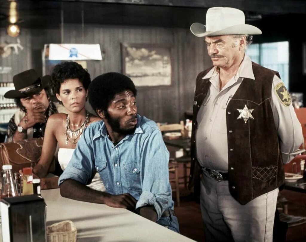 Американские комедии 80-х. Дэна эйкройда, чеви чейза. Студенческие каникулы фильм 1985. Мэл гибсон хоун. Комедии сша 80 х.