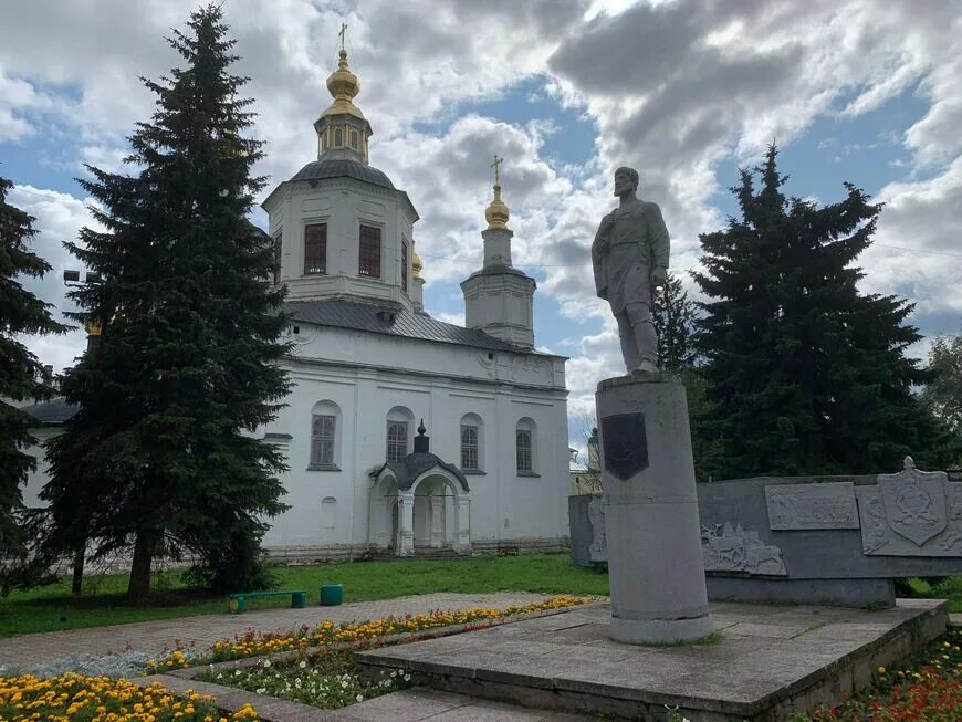 Памятник семену дежневу. Великий устюг дежнев памятник. памятник семёну дежнёву в великом устюге. памятник дежневу в устюге. памятник дежневу в великом устюге.