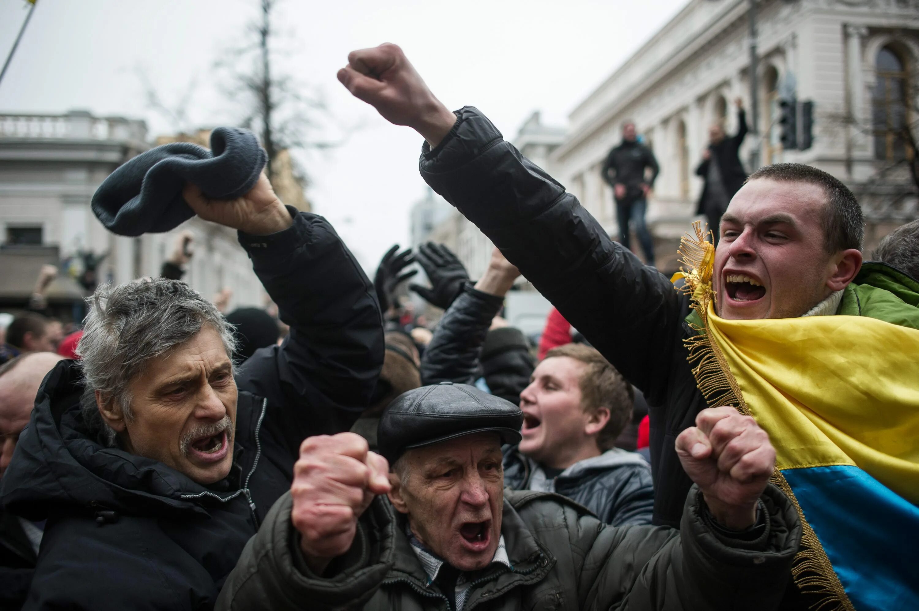 Смена власти революцией. Переворот в Украине 2014 Майдан. Евромайдан Порошенко. Майдан толпа. Революция на Украине.