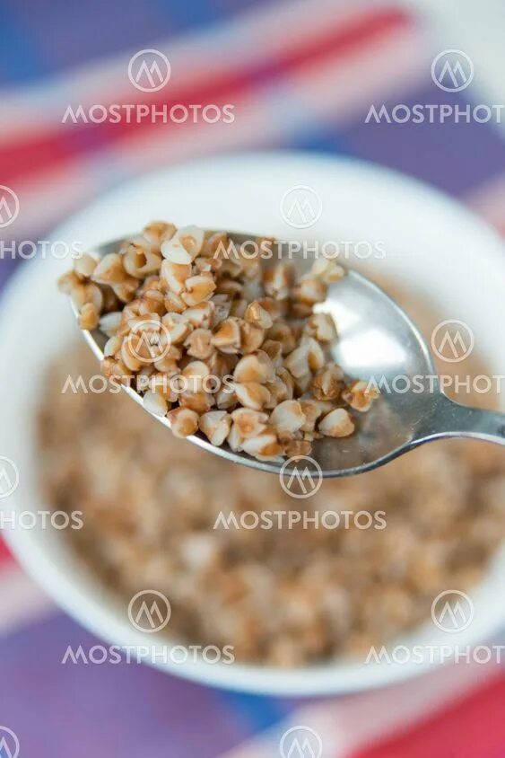 Палочки в гречневой каше. Кал гречки. Калорийность гречки отварной на 100 грамм. Кал гречки. Сколько калорий в гренкке.