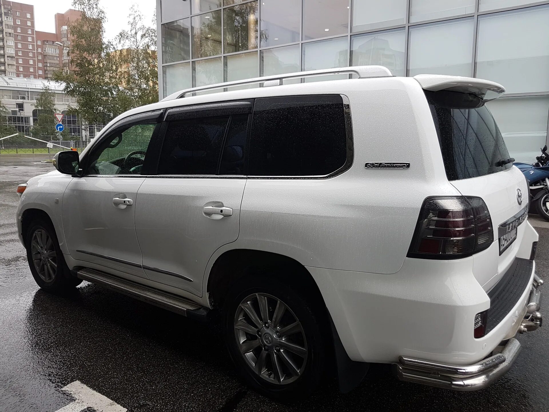 Ленд крузер 200 хром. Toyota land cruiser 200 tuning белый. toyota land cruiser 200 2010 tuning. land cruiser 200 tuning white. toyota land cruiser 200 белый антихром.