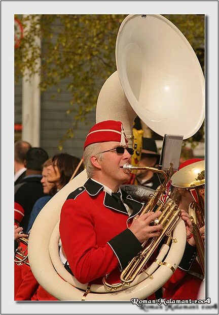 Геликон слово. Геликон слово. Геликон рисунок. Геликон бас духовой инструмент. Геликон рисунок.