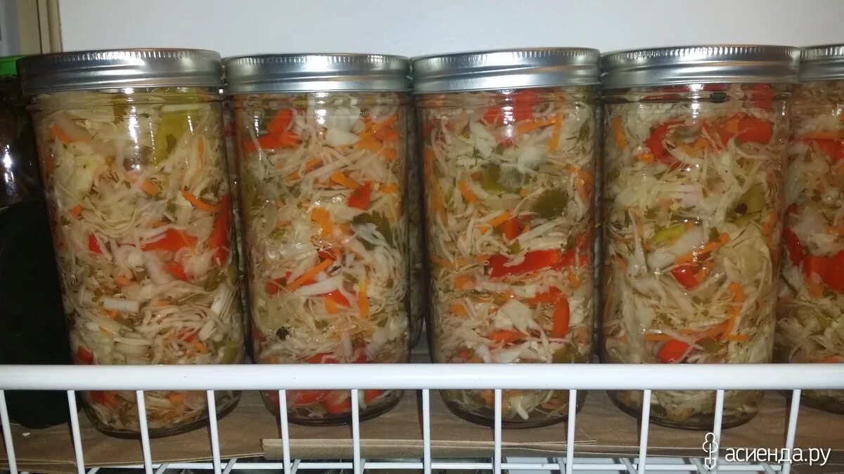 Салат с капустой перец морковь на зиму. Салат с капустой на зиму. капустный салат на зиму. салат из капусты на зиму. салат из капусты с перцем болгарским на зиму.