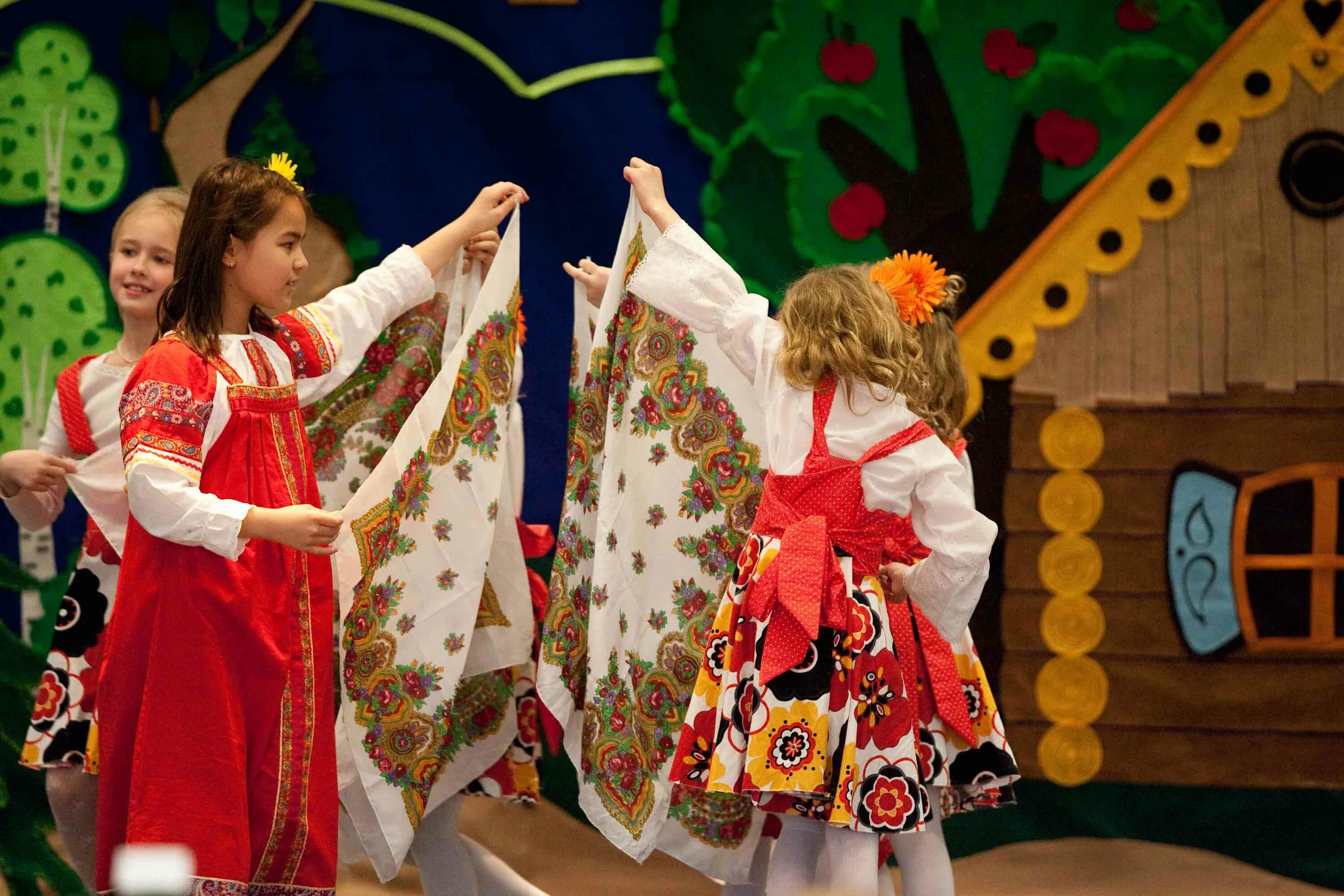 Народные пляски. Игровые русские народные танцы. Русский танец. Русский народный танец в детском саду.
