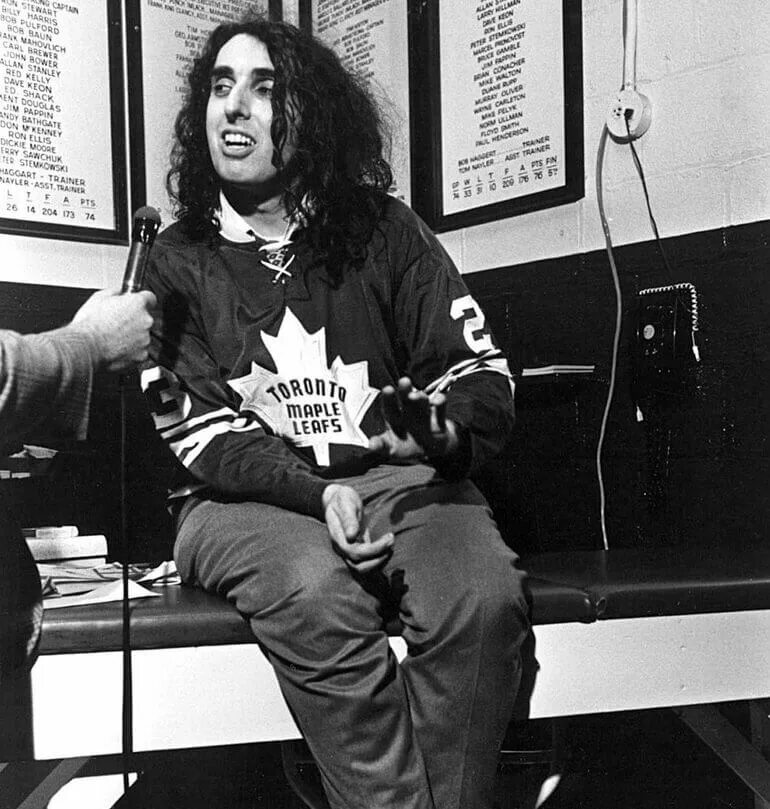 Tiny tim tip toe. Tiny tim певец. tiny tim псих?. tiny tim страшный.