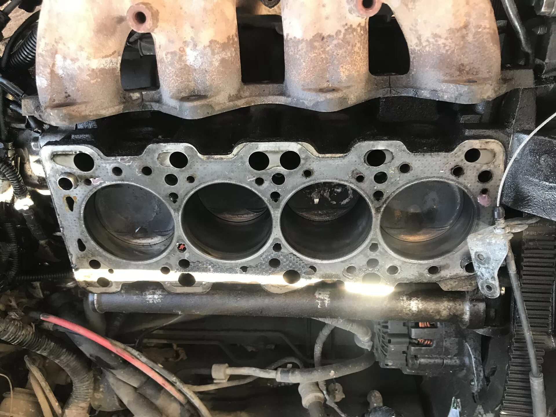 Дастер обрыв ремня. 3 загнуло клапана. Обрыв ремня грм л200. Рено логан 1. 0 загнуло клапана.