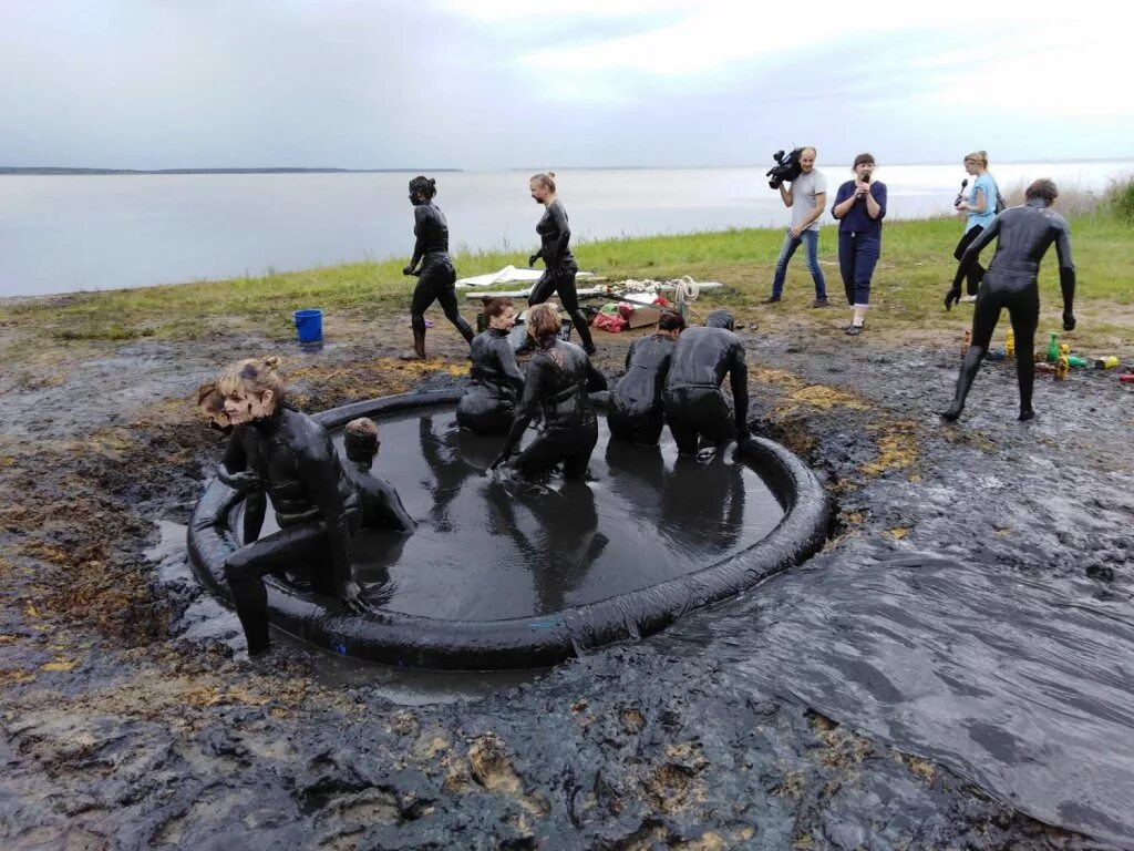 Медвежье озеро лечение. Курорт озеро Медвежье Курганская. Грязевой курорт озеро Медвежье Курганская область. Санаторий курорт озеро Медвежье. Солёное озеро в Курганской области Медвежье.