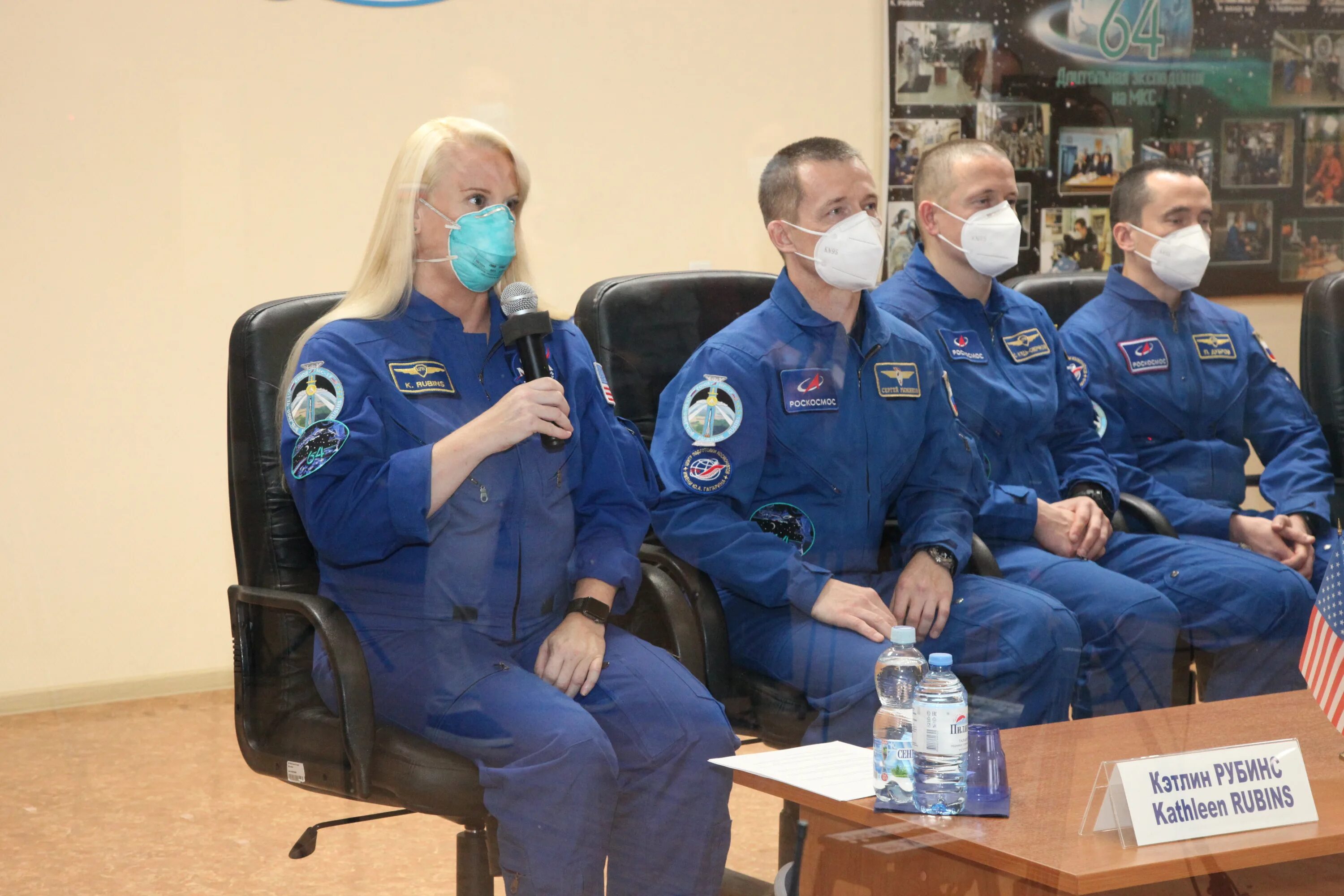 роскосмос логотип. российское космическое агентство логотип. российская корпорация по космической деятельности роскосмос. форма роскосмос. федеральное космическое агентство роскосмос.