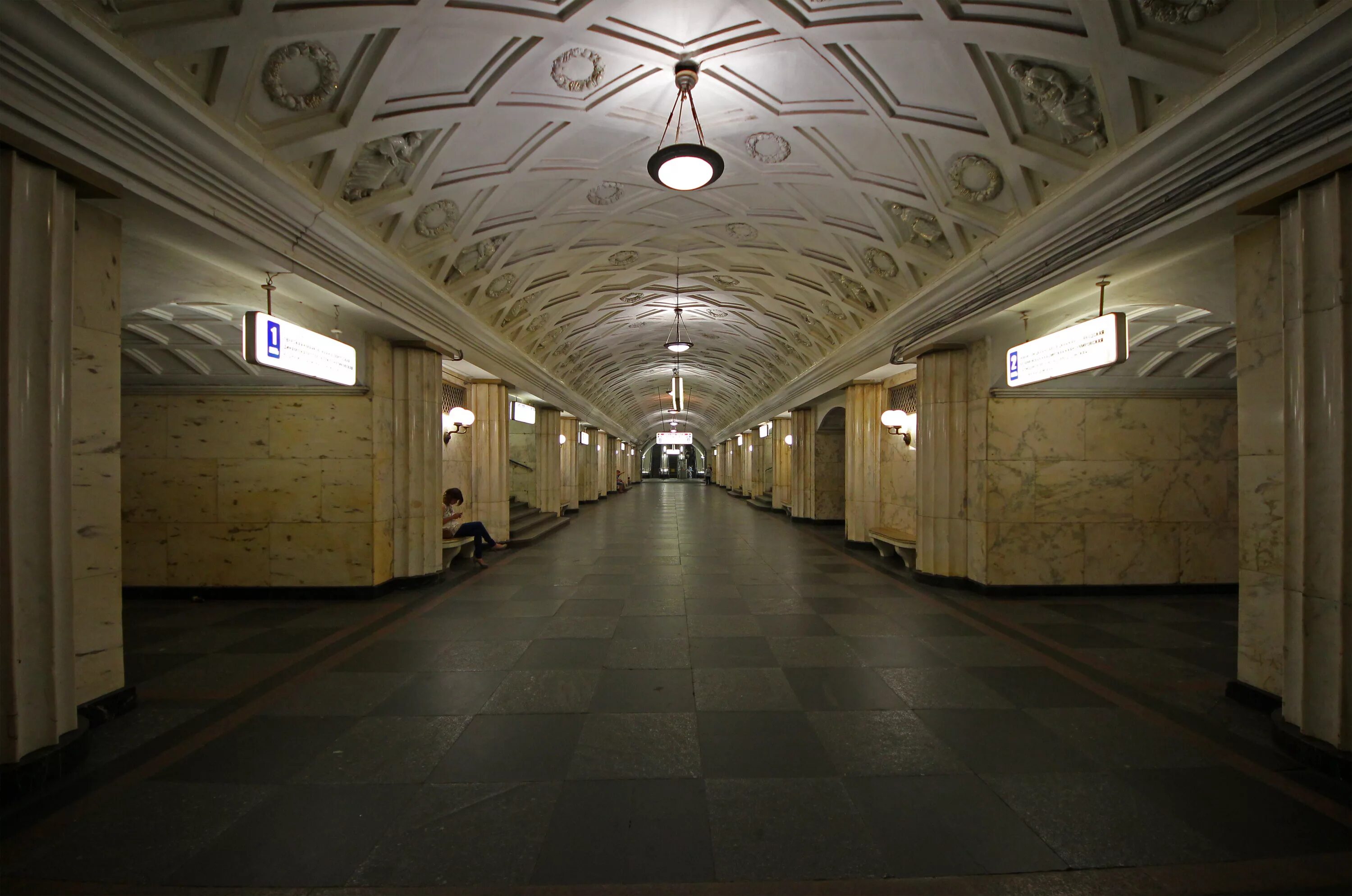 Театральная 1 метро. Московский метрополитен станция Театральная. Театральная метро Замоскворецкая линия. Метро Театральная 1938. Театральная (станция метро, Москва).