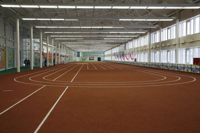 край манежа