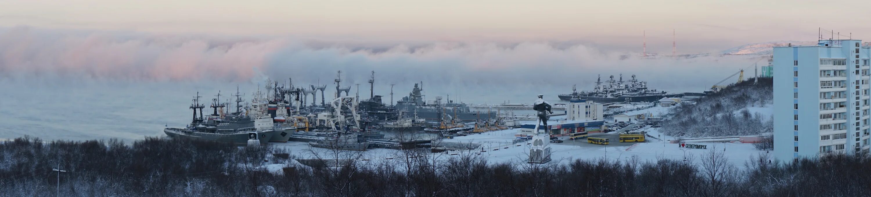 Североморск заброшенный завод. Заводы североморска. Заводы североморска. 206 завод в североморске. Североморск порт.