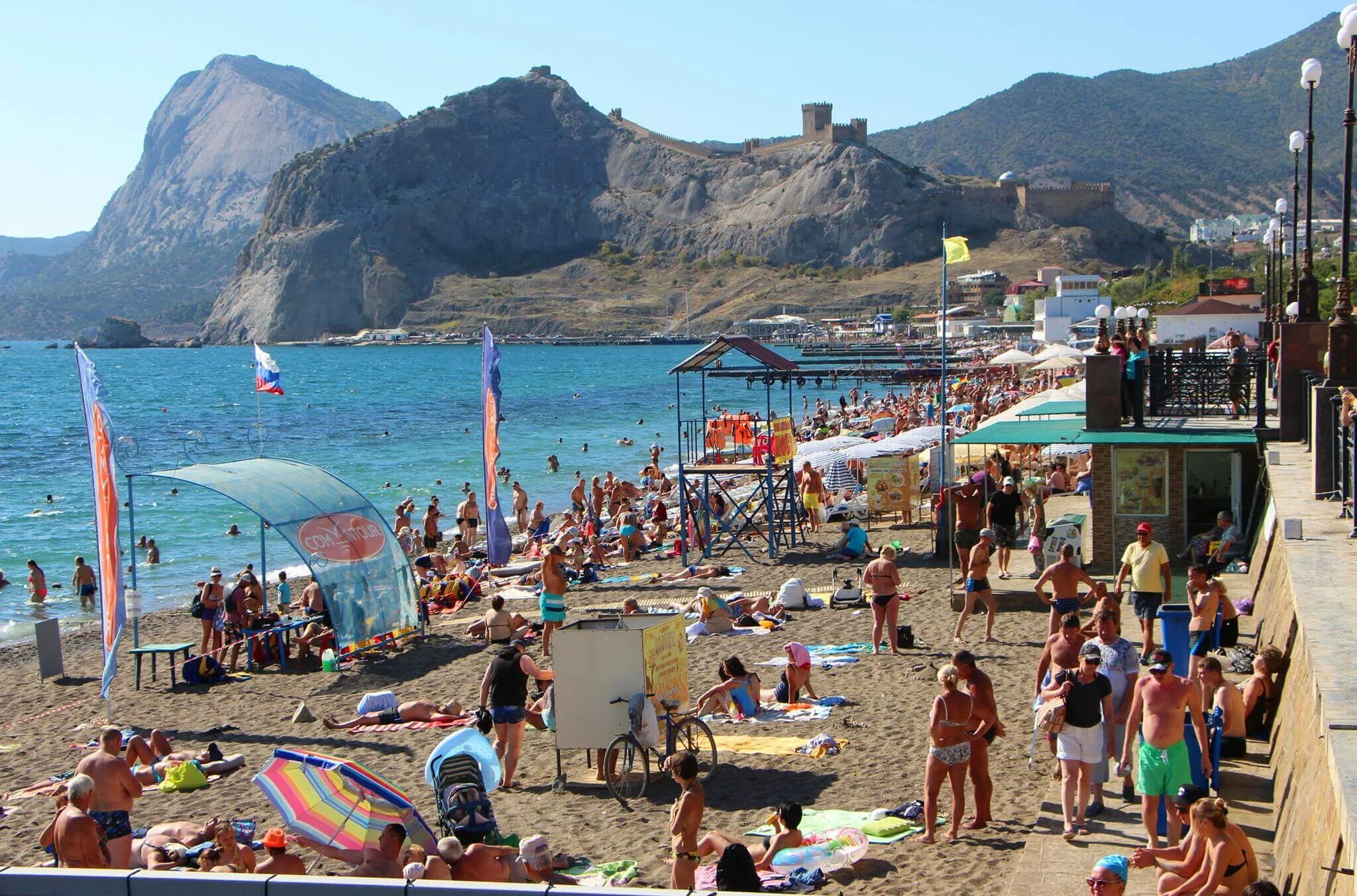 Алупка крым пляж лягушка. Пляжи крыма обзоры. Пляж лягушка в алупке. Пляж судак 2022. Пляжи фороса крым.