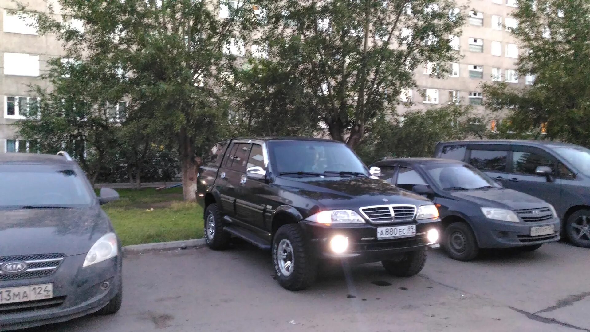 Саньенг красноярск. Саньенг Муссо 2005. Саньенг Муссо 2005 года. SSANGYONG Musso Sports. ССАНГЙОНГ Муссо спорт черный.