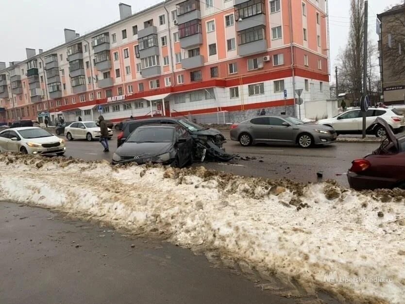 Что случилось в 2012 году. Авария на Студеновской Липецк. ДТП В Липецке на Пушкина Липецк 26.01.2023. Авария Студеновская 17 апреля. Что случилось в Липецке сегодня.