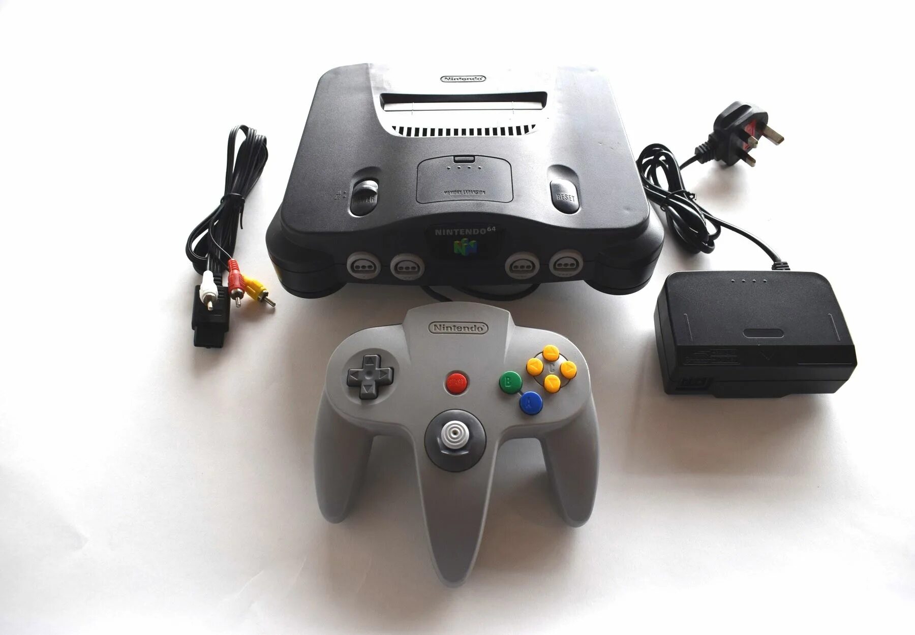 Console has. Нинтендо 64 приставка. nintendo 64 console. нинтендо 64 1994 года. нинтендо 64 внутри.