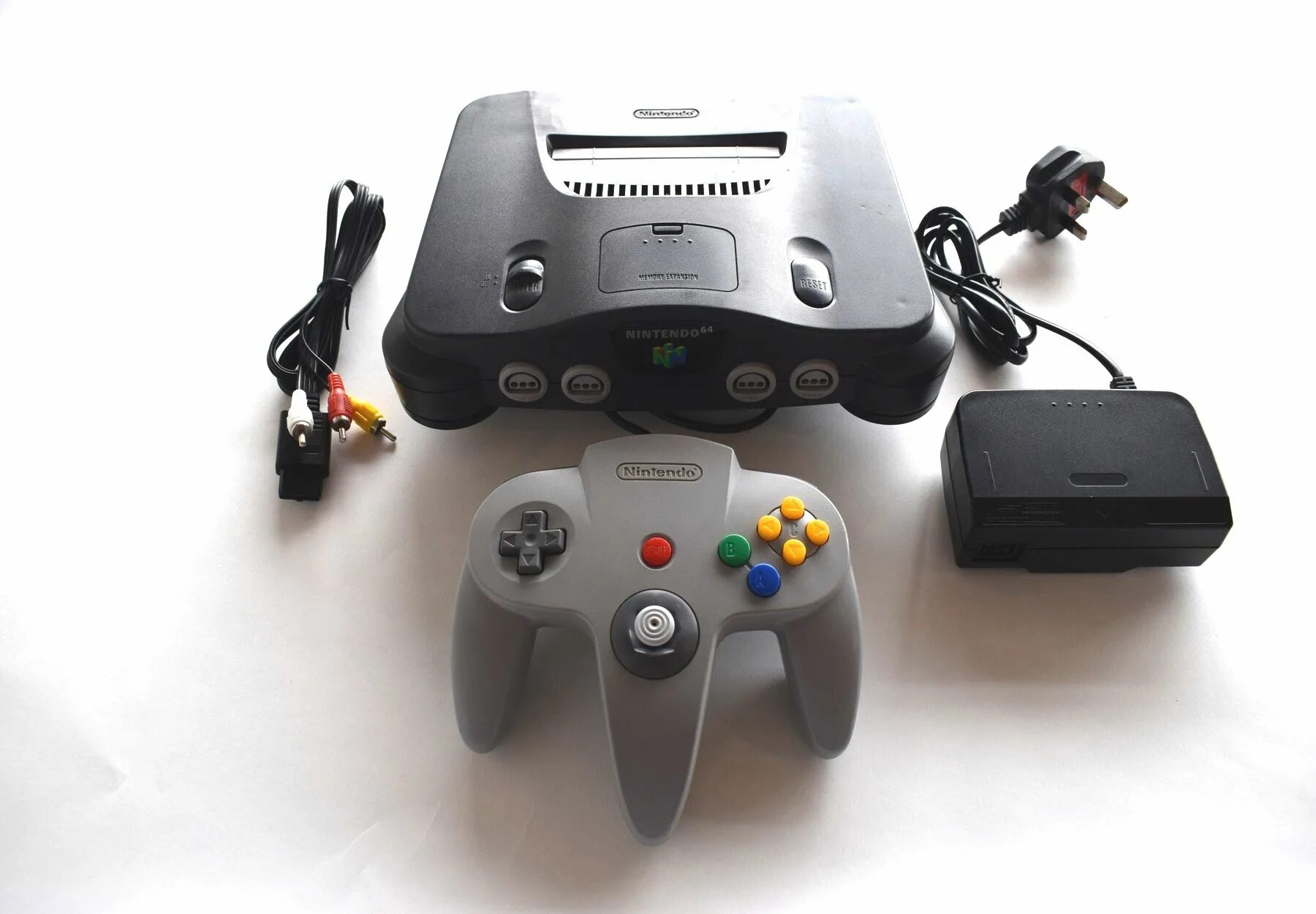 Приставка nintendo 64. Консоль Nintendo 64. Приставка Нинтендо 64. Нинтендо 64 мониторы. Нинтендо 64 внутри.