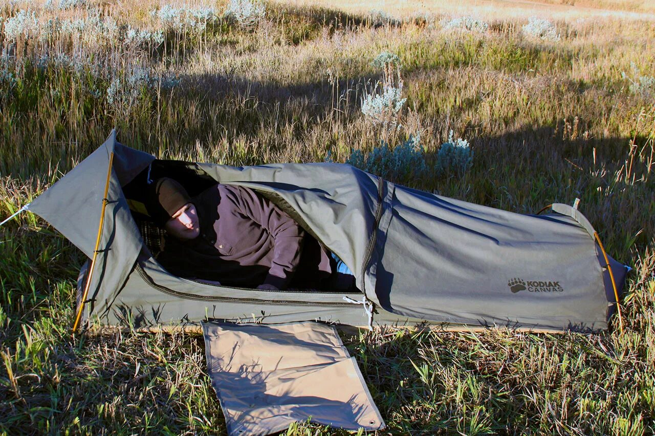 Спальный мешок палатка купить. Палатка Kodiak Canvas SWAG Tent. Спальный мешок палатка. Спальник палатка одноместная. Спальные мешки в палатке.
