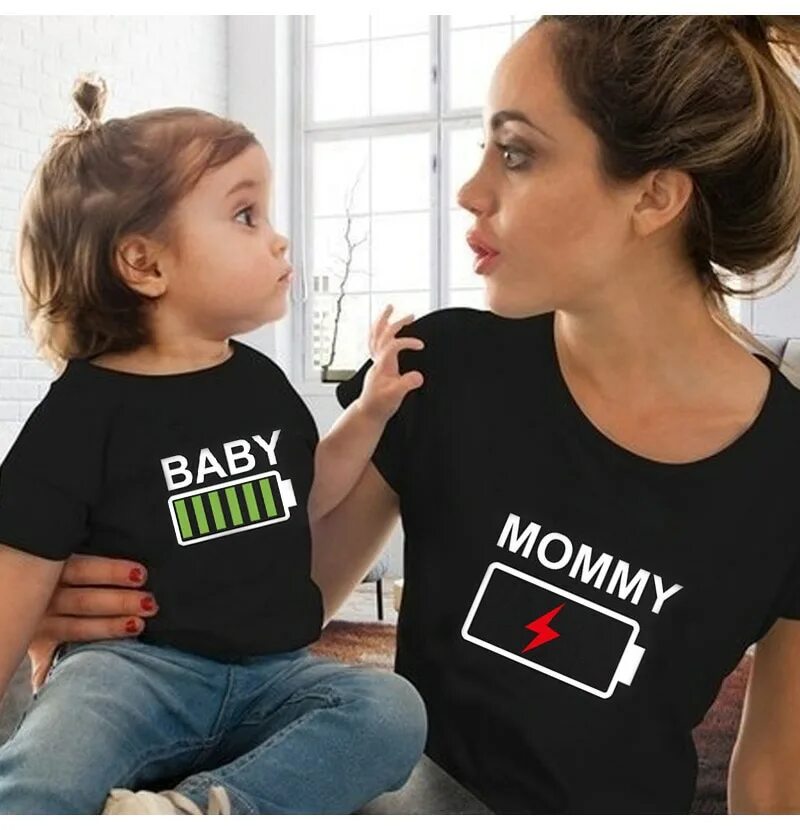 Футболки мама и дочь. Одинаковые футболки для мамы и Дочки. Футболки для мамы папы и Дочки. Футболка для Дочки.