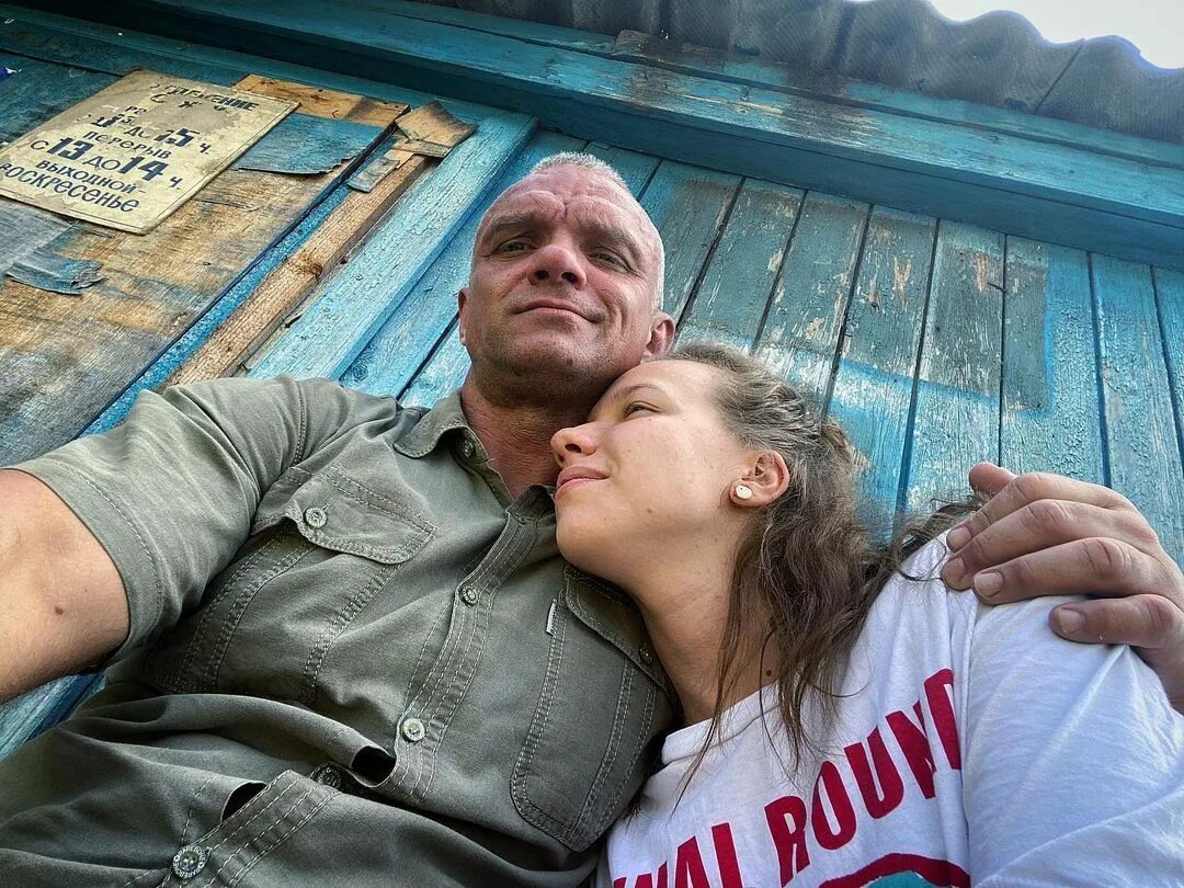 Девушки епифанцева фото. Жена владимира епифанцева анастасия веденская. анастасия веденская и епифанцев. епифанцев 2025. владимир епифанцев 2025.