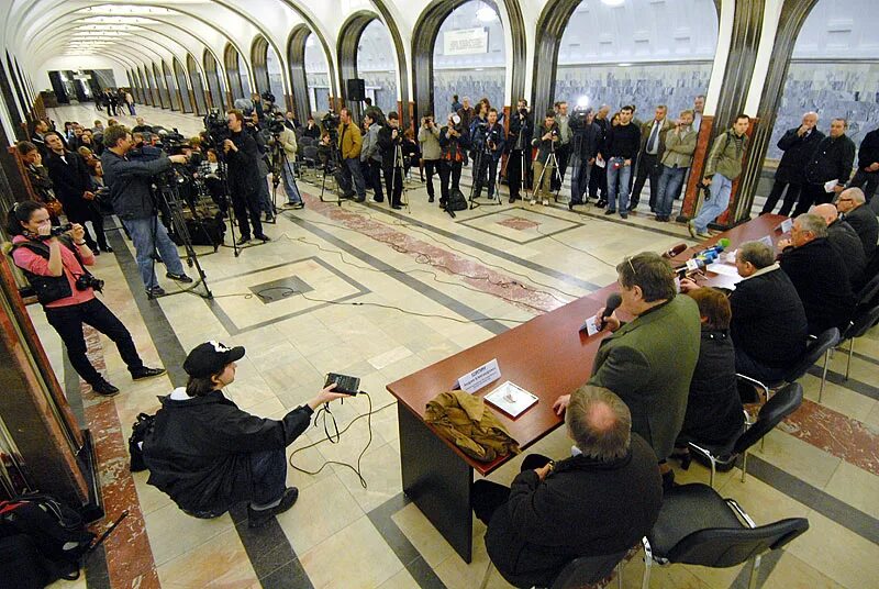 Концерт на станции маяковская. Концерты в метро москвы. Начальник по станции метро. Маяковская после реконструкции. Концерт на станции маяковская.