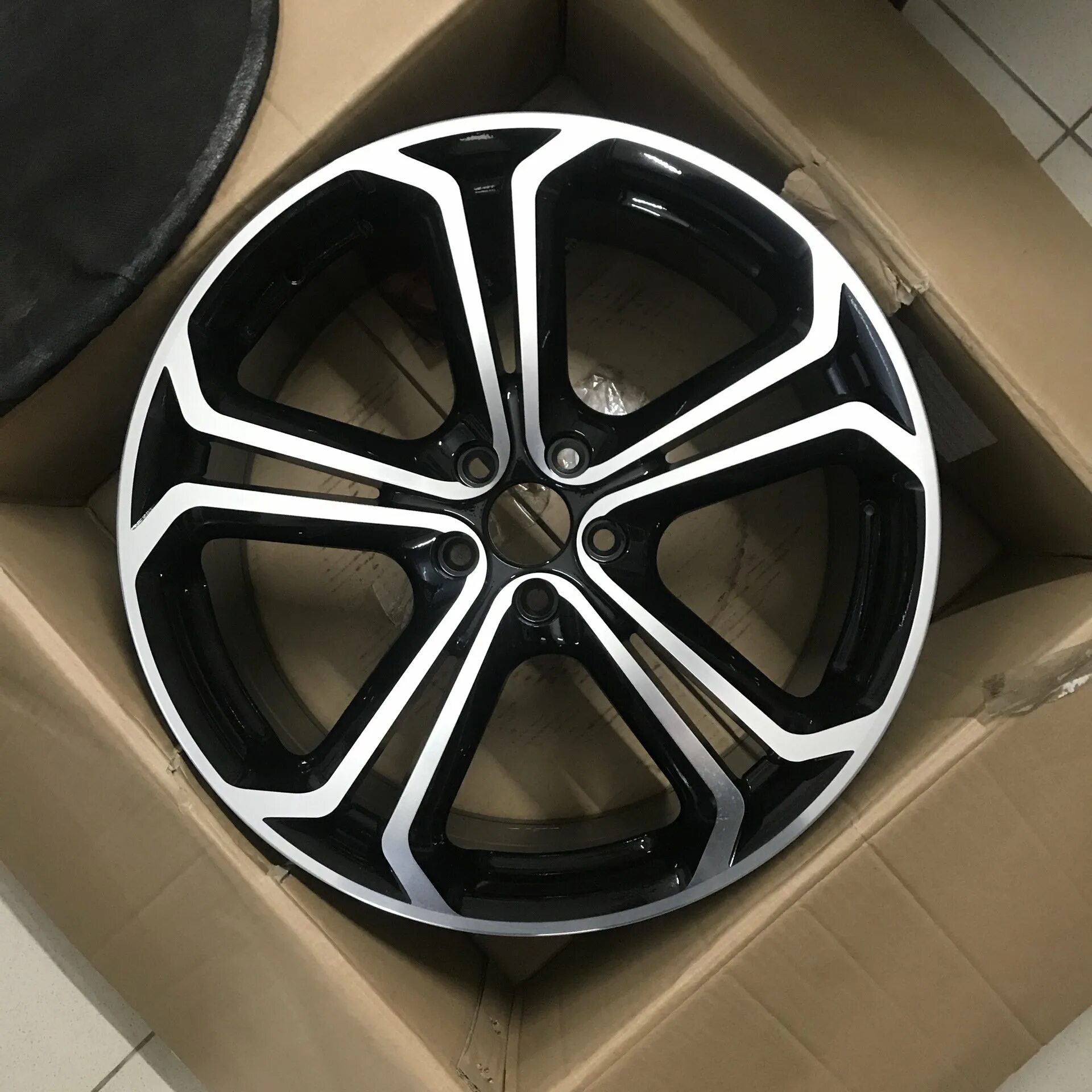Диск h 16. Диски opel astra j r17. opel astra j диски r18. литые диски на опель астра j r17. диски opel astra j r17 черные.