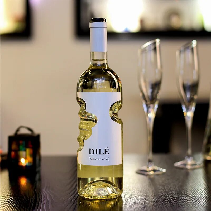 Dile Moscato вино. Moscato Dolce 2019 шампанское. Красное белое шампанское Moscato. Moscato шампанское белое сладкое. Moscato вино купить