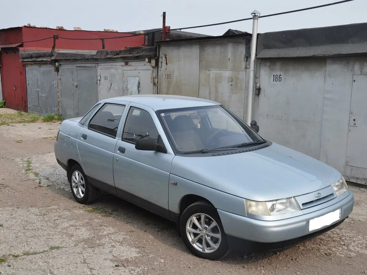 Авито челябинская область авто с пробегом ваз. ВАЗ 2110 2001 серая. ВАЗ 21010 серебристый. ВАЗ 2110 красная 2001 года. ВАЗ 210 2001.