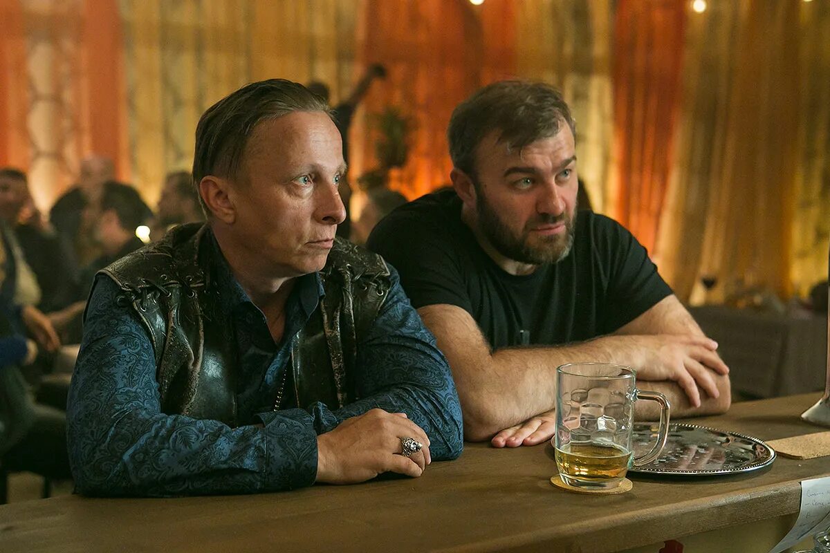 Михаил пореченков в сериале полярный. Сериал полярный гена. Полярный сериал 1 серия. Иван охлобыстин полярный. Полярный сериал пореченков.