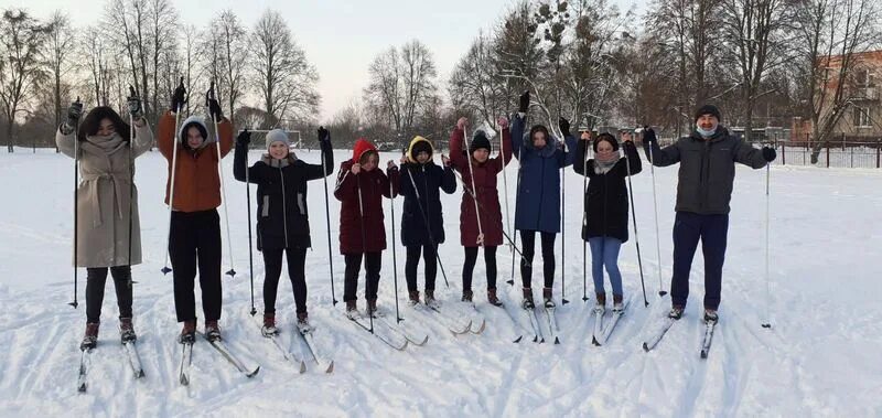 техника безопасности по лыжной подготовке. безопасность при катании на лыжах. одежда для занятий лыжной подготовкой. лыжная подготовка на уроках физической культуры. основные формы занятий на лыжах?.
