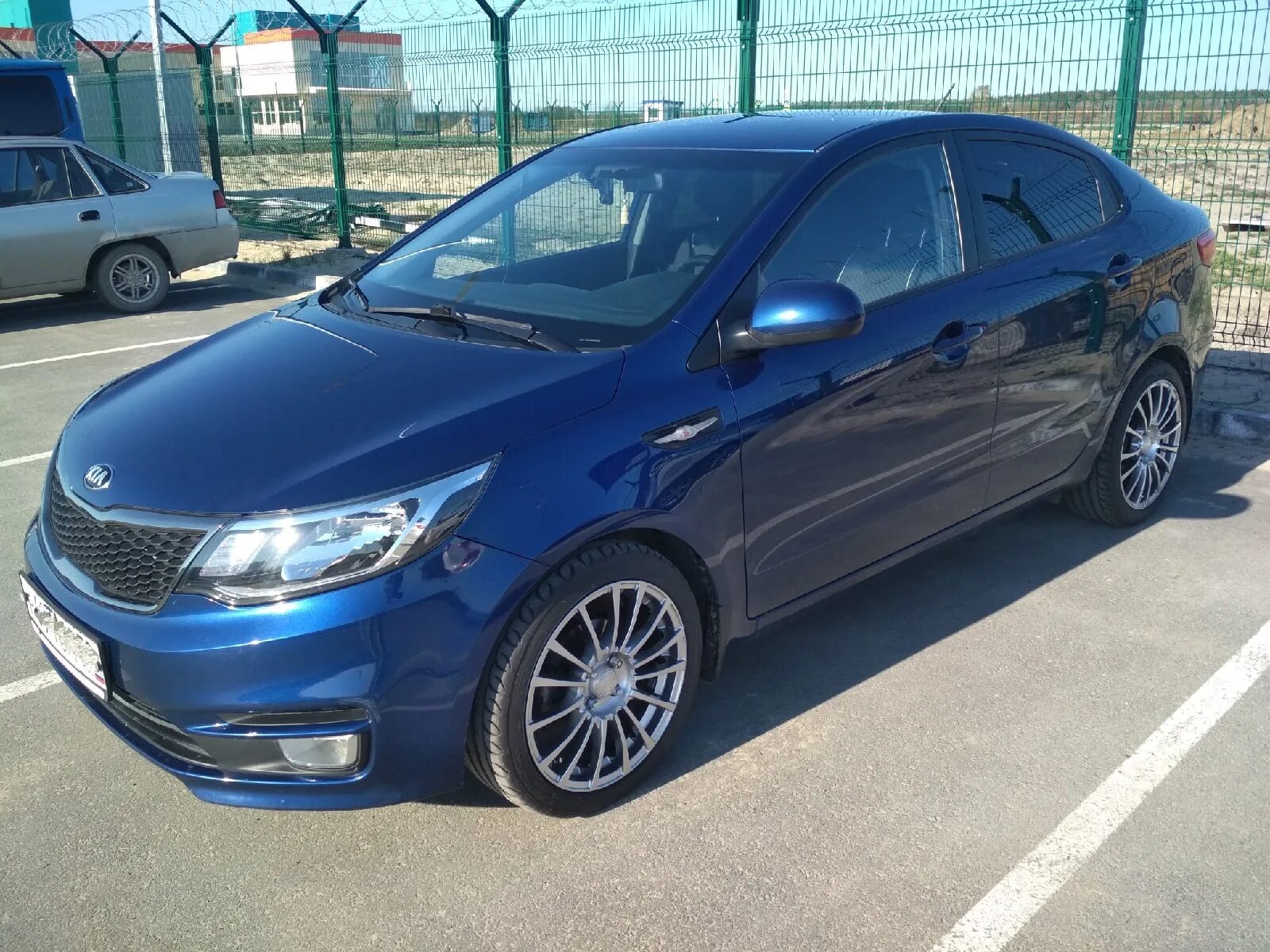 Озон киа рио 3. R17 4x100 на Киа Рио Блэк. Прома ЦУНАМИ Киа Рио r17. Kia Rio 2018 черный r17 Прома. Прома RSS Рио 3.