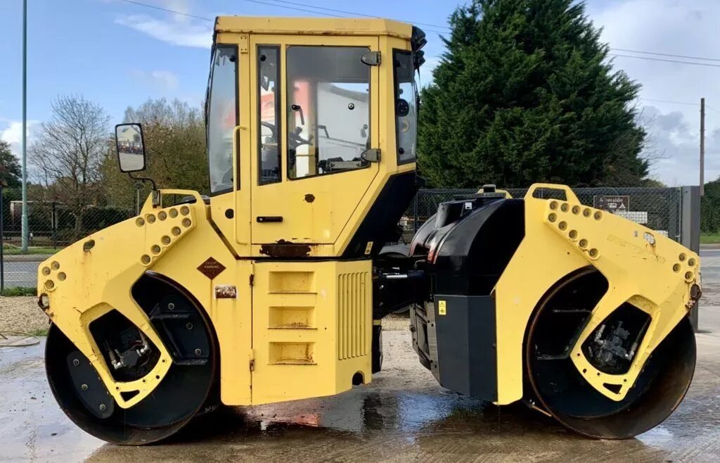 Машина для катков. Bomag BW 161 ad-4. Каток Bomag BW 161 ad-4. Каток асфальтовый Bomag bw141ad. Каток Бомаг 161.