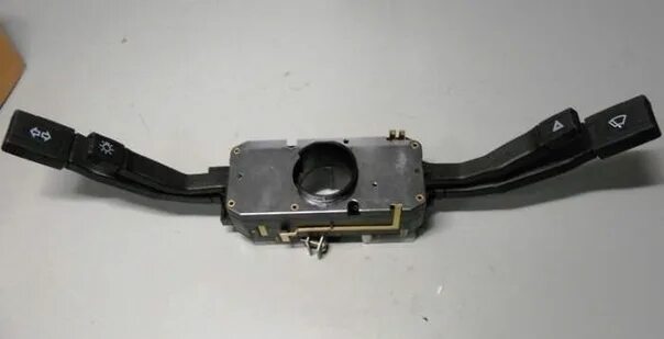 Переключатель света ауди 80 б3. Подрулевые переключатели ауди 80 б3. Подрулевой переключатель ауди 100 с4. Ауди 80 подрулевой переключатель. Подрулевые переключатели ауди 80 б3.