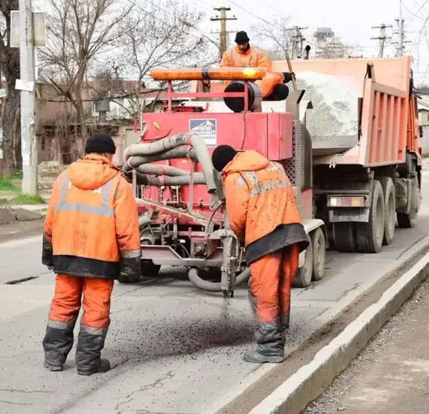 Битумщик. Дорожный рабочий. Кредмаш кременчуг. Костюм плавильщика металлов. Битумщик.