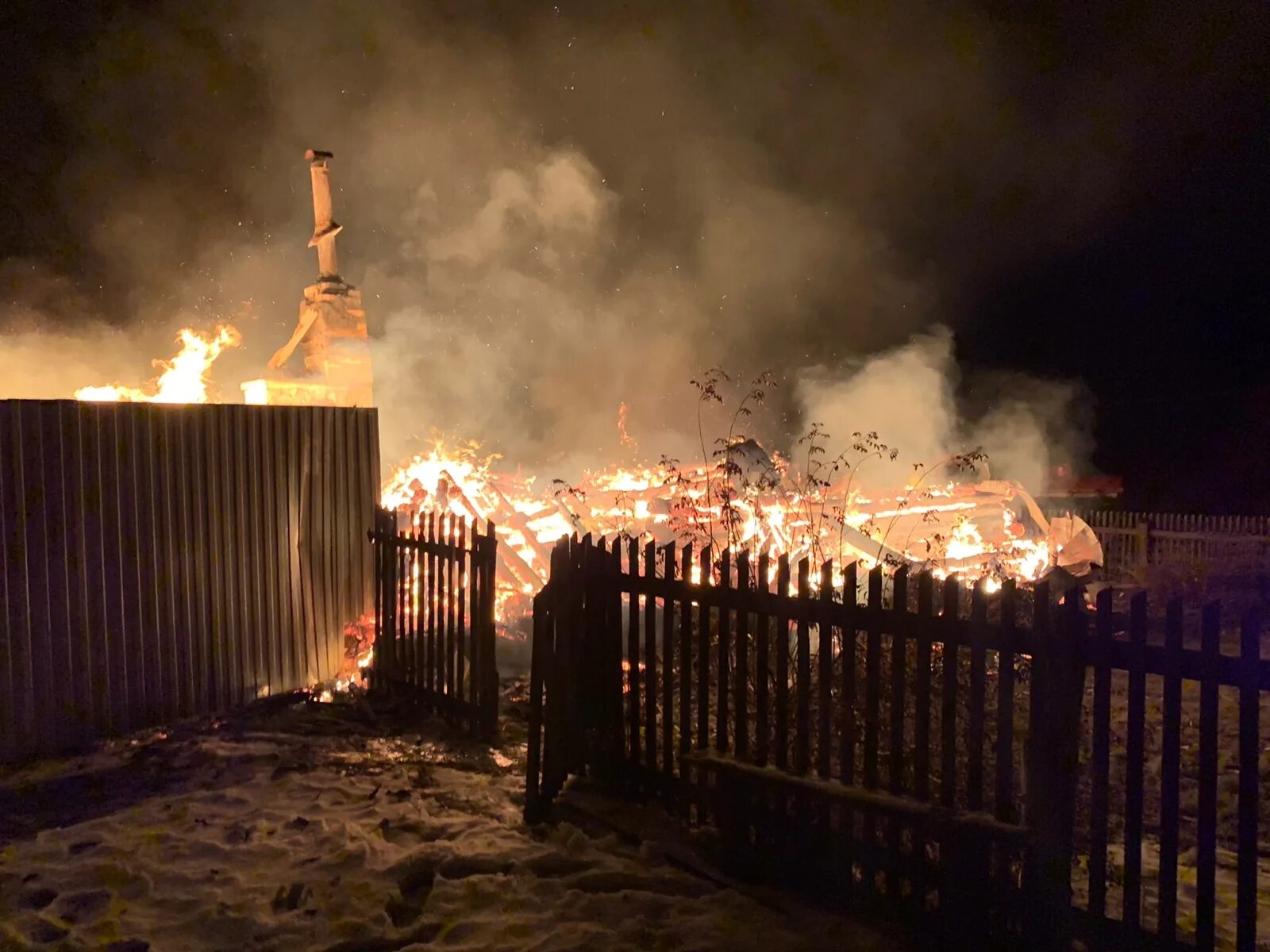 Что горит в новом городе. Пожар. пожар в городе. пожар фото. горящий город.