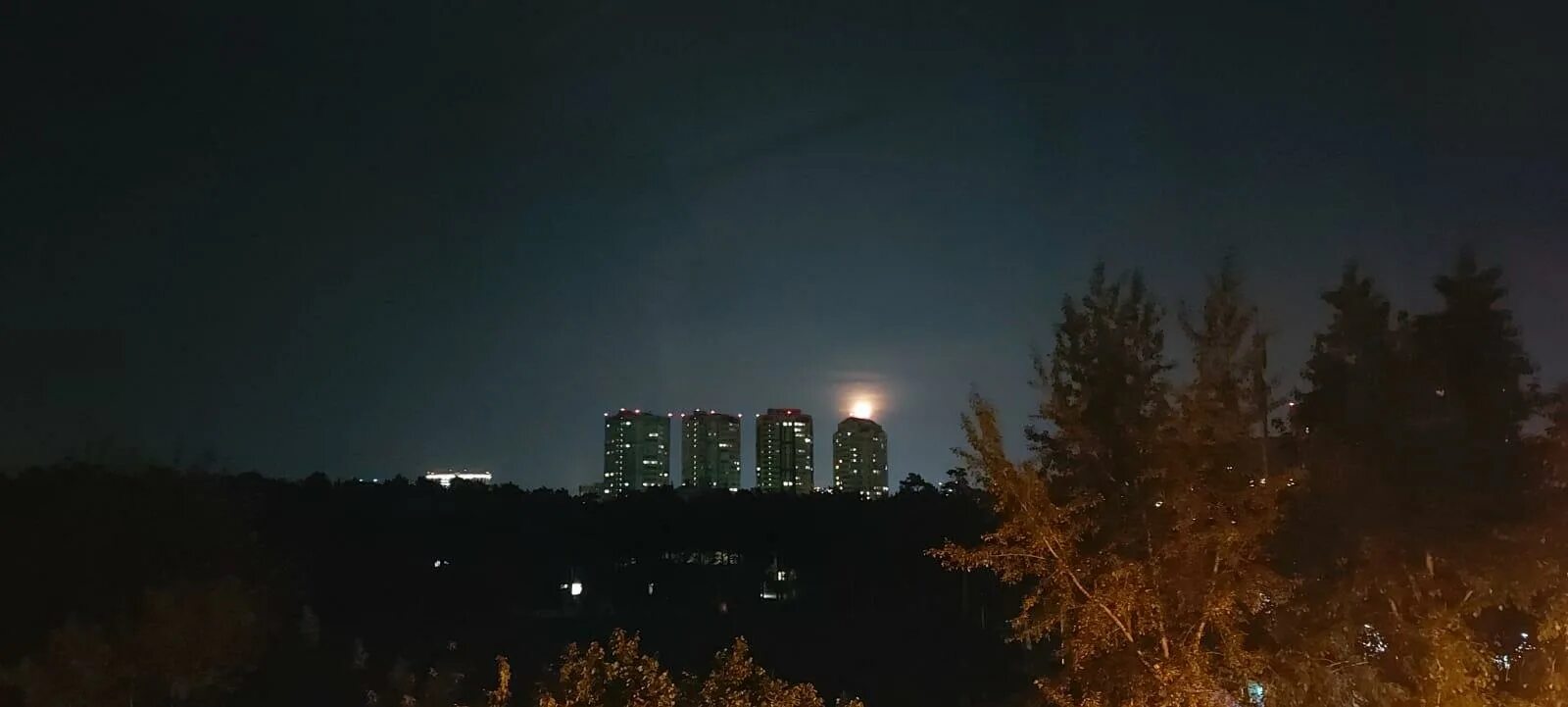 Кровавая Луна Новосибирск. Лунное затмение 8.11.2022. Затмение Луны 8 ноября в Новосибирске. Лунное затмение в НСК. Солнечное затмение 8 апреля 2024 в новосибирске