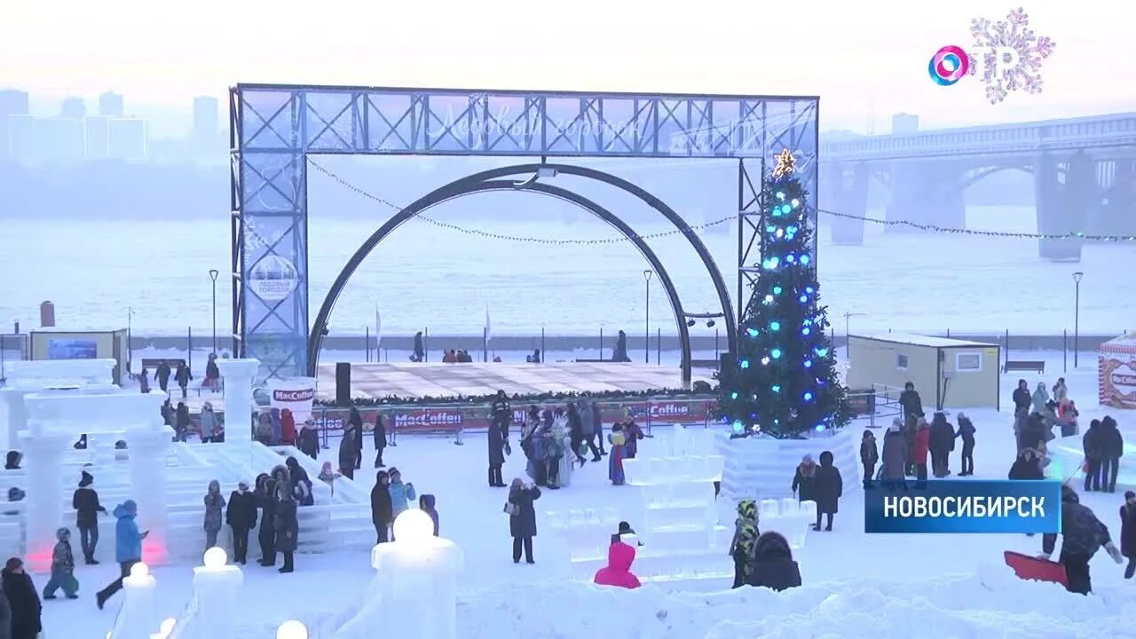 набережная новосибирск 2023. ледяной городок в новосибирске на набережной. ледяной городок новосибирск 2022 на набережной. ледовый городок на михайловской набережной новосибирска. ледяной городок на оби новосибирск.