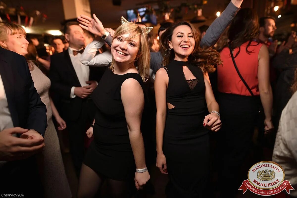 Максимилианс новогодний корпоратив. Максимилианс новогодний корпоратив. Фото в ресторане самара на куйбышева новогодний корпоратив. Максимилианс набережные челны. Максимилианс новогодний корпоратив.