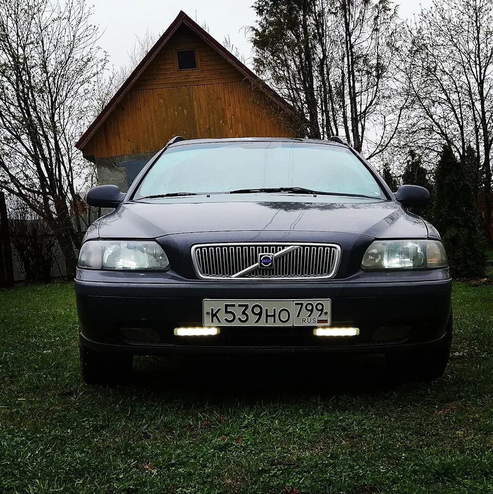 Дхо вольво. Ходовые огни на Вольво s60 2007. ДХО для Volvo s60 1 кузов. ДХО для Вольво v70 2015 года. Дневные ходовые огни для Вольво v70 Рестайлинг.