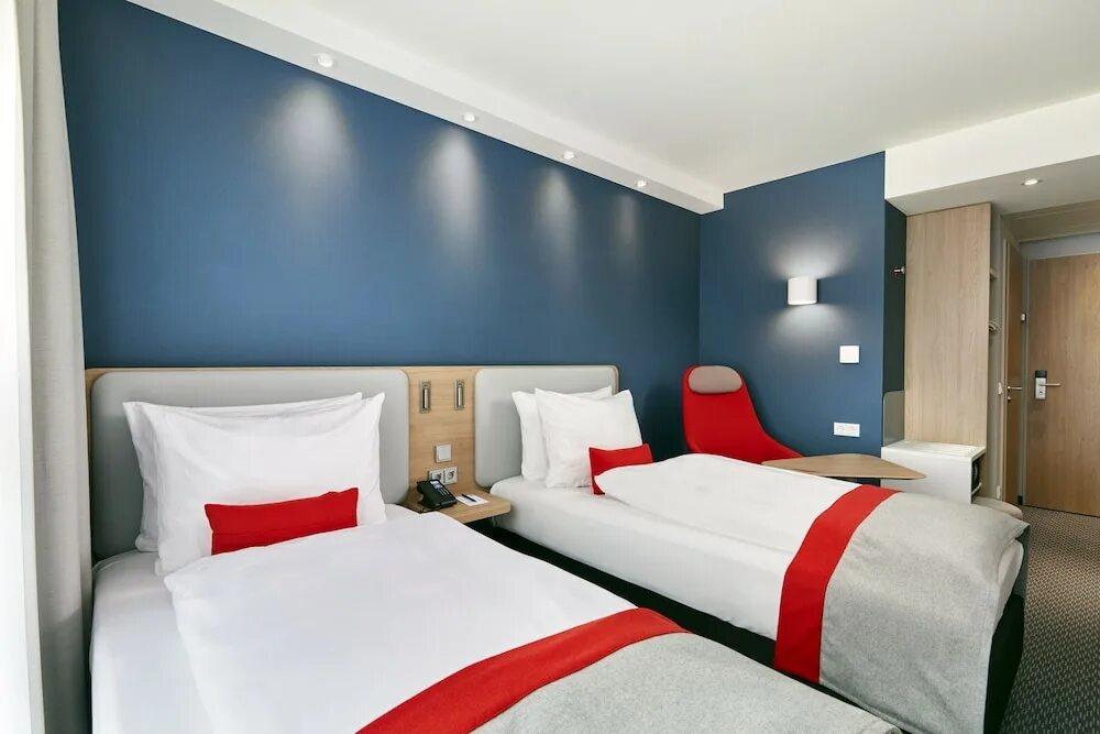 Холидей инн москва селигерская. Holiday inn москва сокольники. Гостиница космос смарт дубининская. Отель космос на дубининской москва. Холидей инн сокольники номера.