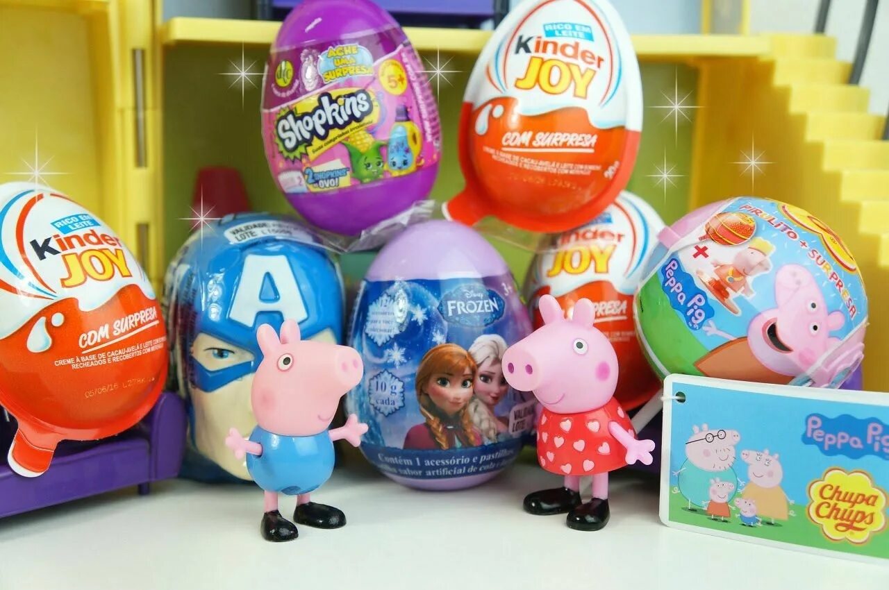 Свинку пеппу киндер сюрприз. Киндер пеппа. киндер свинка пеппа. piggy киндер. свинка пеппа сюрпризы и игрушки.